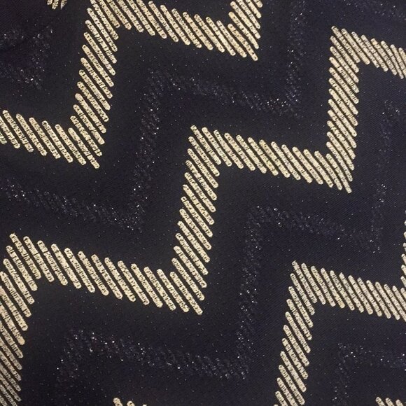 XS LuLaRoe Classic T Shirt D06 800 - Picture 3 of 5